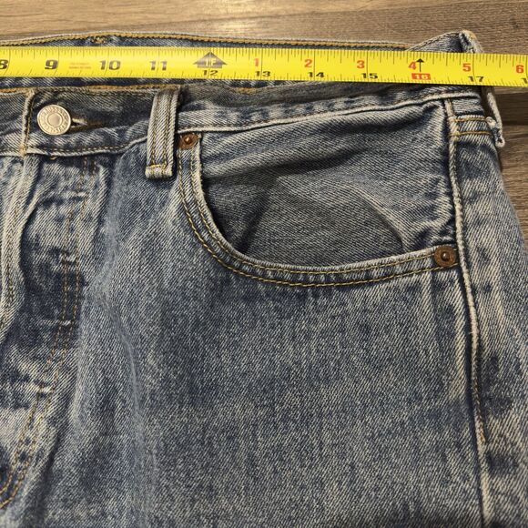 Levis 501 Jeans Mens 34 X 30 Blue Denim Distressed Button Fly Medium Wash - Picture 6 of 11